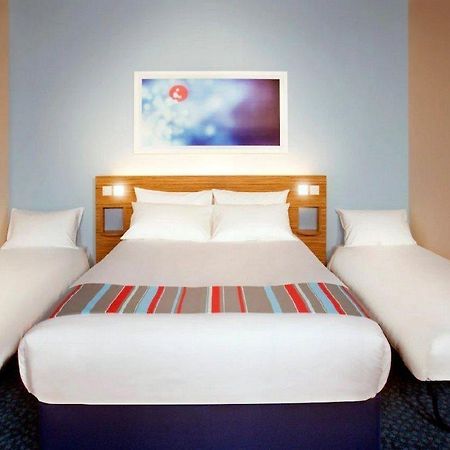 Travelodge וויידברידג' מראה חיצוני תמונה